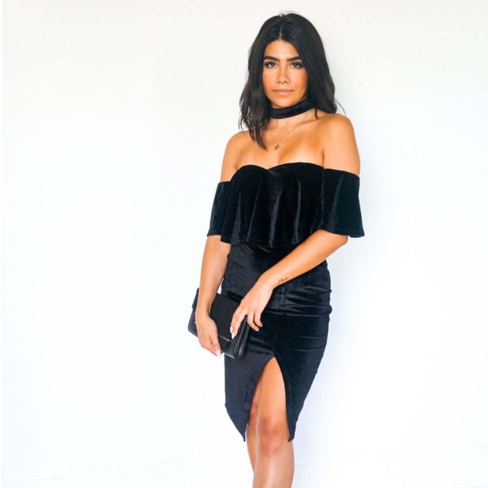 Black velvet off-the-shoulders choker dress - Picture 9 of 13